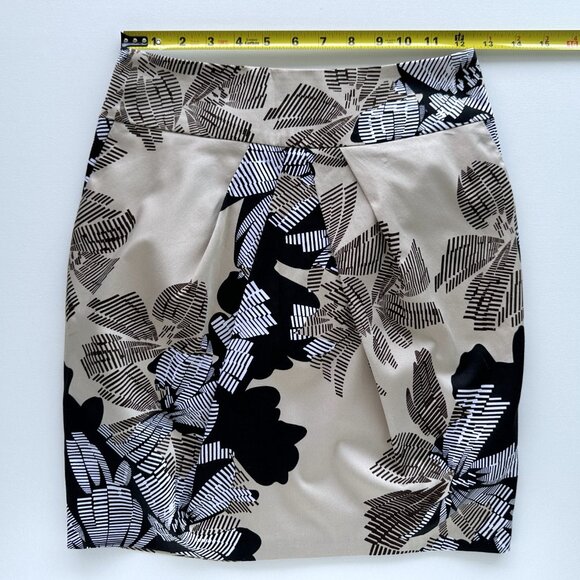 Le Chateau Floral Tulip Skirt - Picture 6 of 10